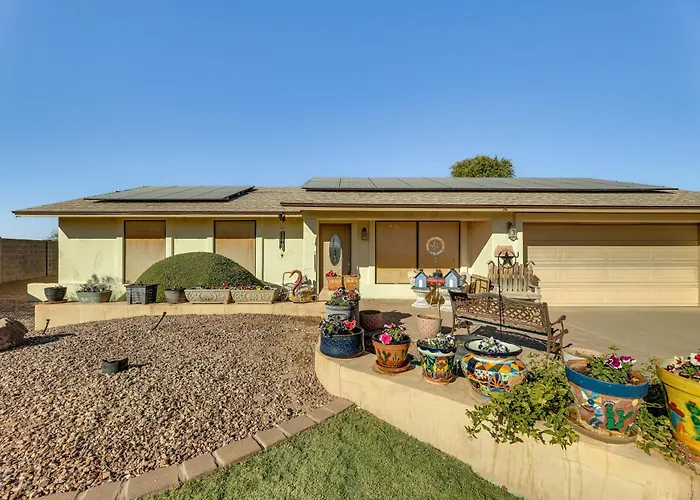 Near Golfing & Spaces: Family Home! Holiday home Florence