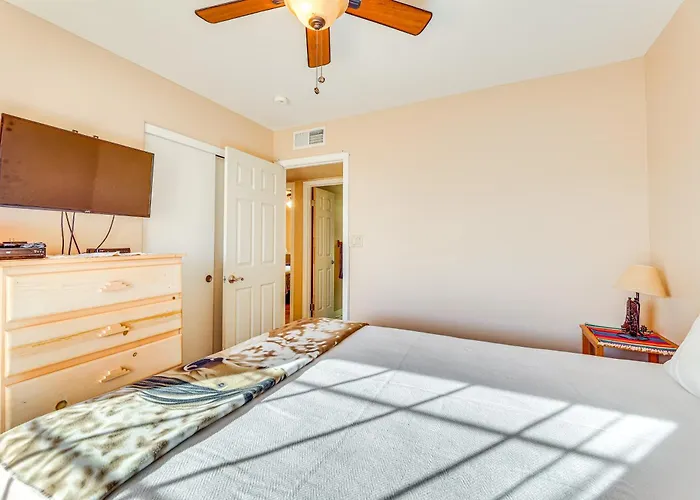 Near Golfing & Spaces: Family Home! Holiday home