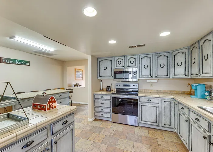 Near Golfing & Spaces: Family Home! * Florence